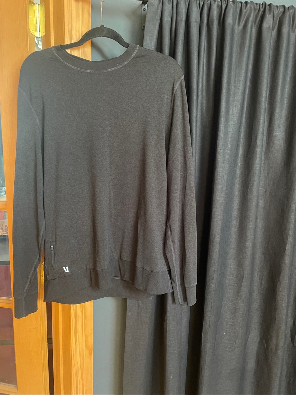 Vuori Black Long-Sleeve Crewneck Sweatshirt - Picture 3 of 4